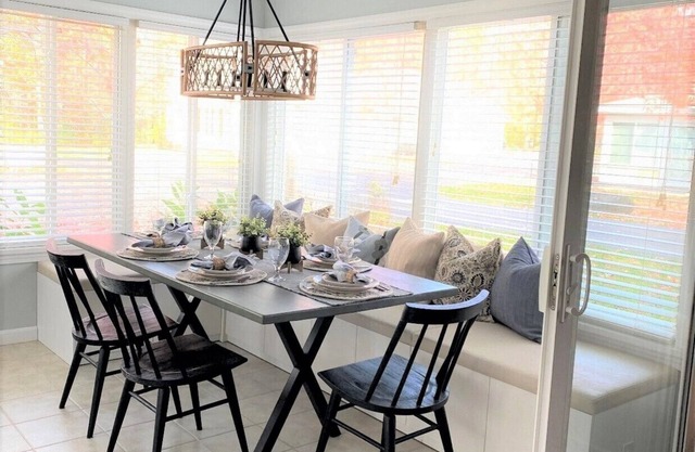 Cottages at Summer Village-fully furnished cottage, Wi-fi, heated pools, hot tub