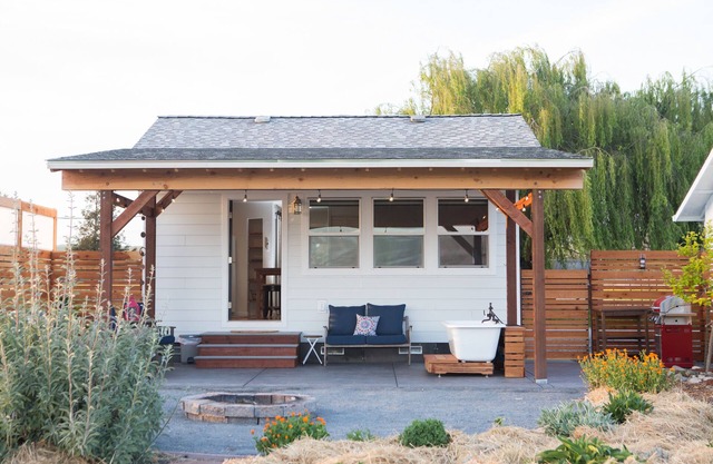 Country Casita Cottage with 2 Person Soaking Tub