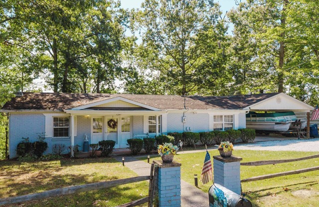 Country Cool Lake House Private, Pet friendly, Lakefront