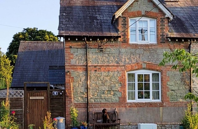 Country cottage. Perfect quiet retreat, away from the hustle and bustle of life.