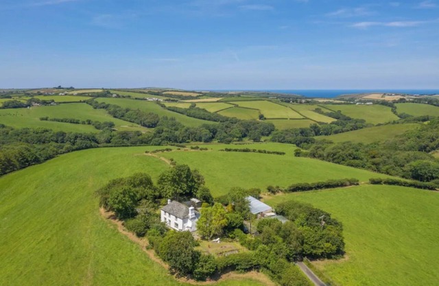 Country Cottage with Hot tub - perfect Cornish escape