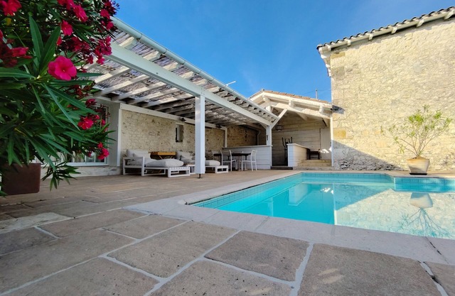 Country house with swimming pool, summer kitchen...