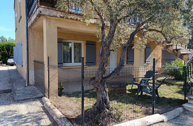 Country house near town center, 2 to 6 persons, above ground pool, 2 parking spaces