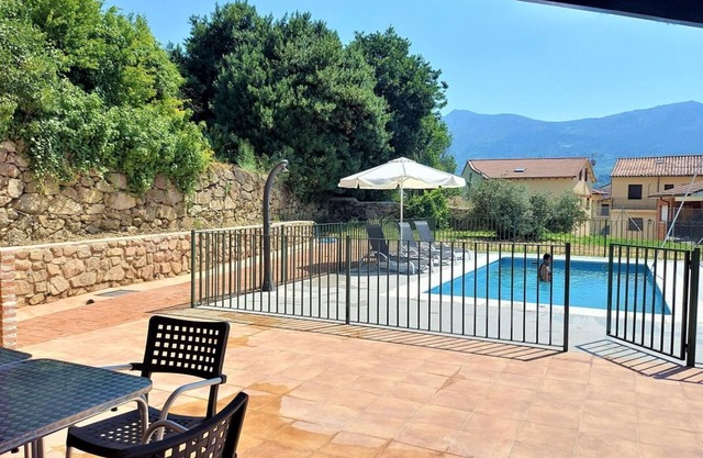 Casa rural 'Casa Rural El Barranco' con vistas a la montaña, piscina privada y terraza privada