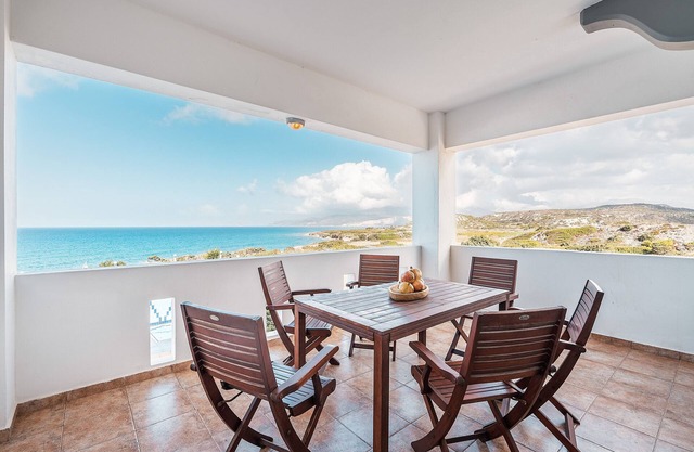 Casa de campo 'White Pearl Apolakkia 2' con piscina comunitaria, terraza compartida y Wi-Fi