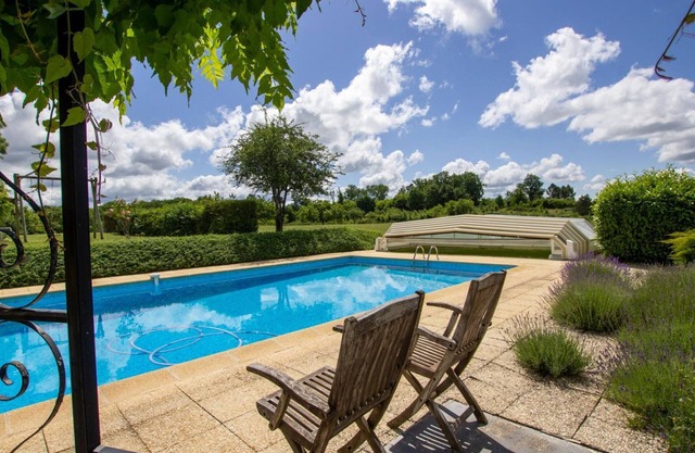 Casa rural con piscina, se aceptan mascotas, Wi-Fi, aparcamiento, chimenea