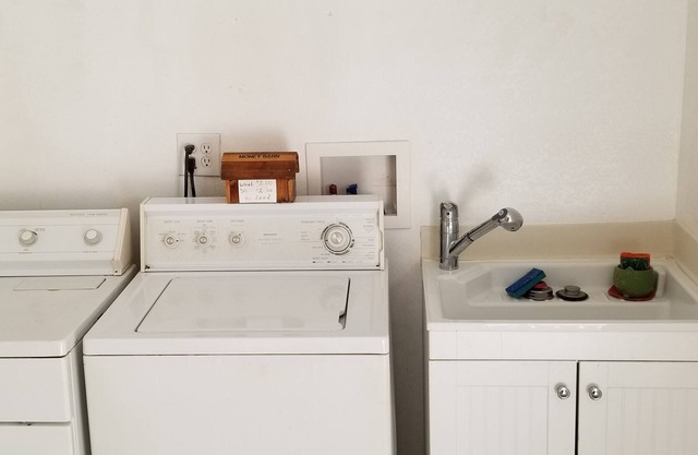 ACOGEDOR PAÍS 2 DORMITORIOS CON COCINA COMPLETA