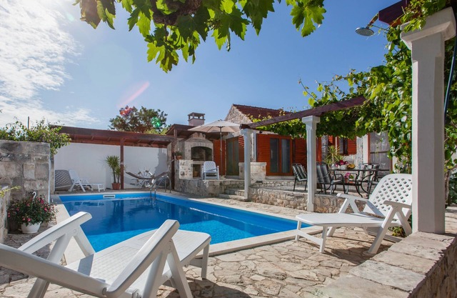 Villa rústica para 6 personas con piscina privada en la isla de Solta.