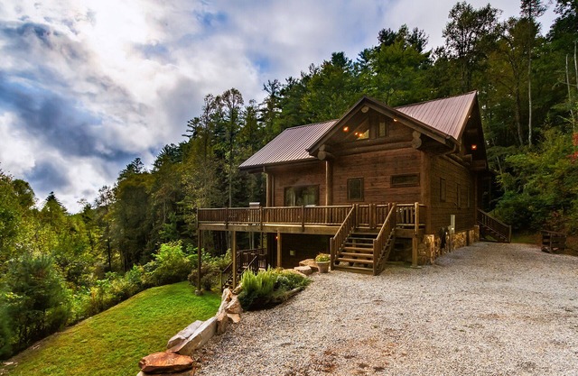 Escape privado de la pareja cabaña de montaña con chimenea y bañera de hidromasaje en cubierta