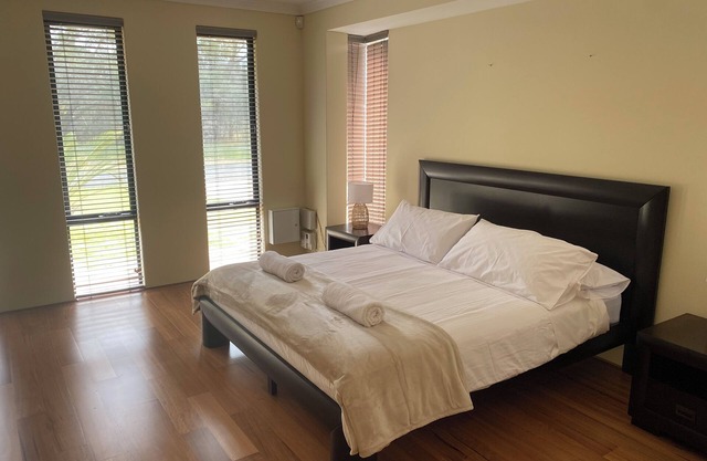 Couples Riverside Retreat ( sleeps 2)