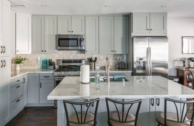 Covello - 3 BR w/ backyard - North Hollywood