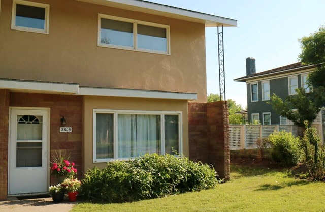 Quédese un rato: disfrute de nuestro condominio en el corazón de Miles City