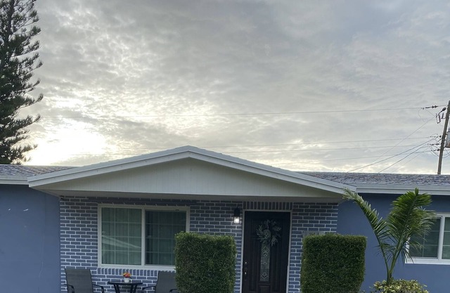 Cozi three bedroom home, family friendly and pet friendly great for vacation.