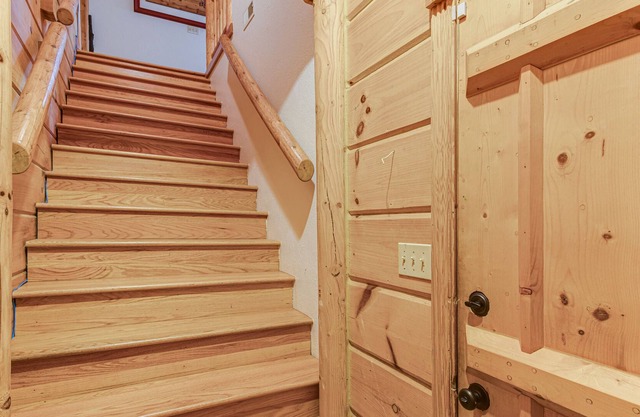 Cozy 1-bedrm cabin loft w/ outdoor patio