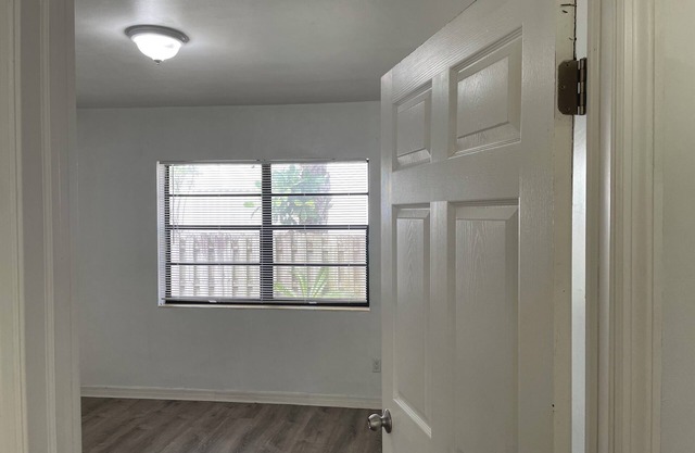 Cozy 1-bedroom apartment in awesome Miami Shores with AC