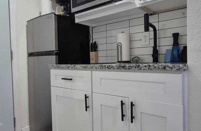 Cozy 1-bedroom apartment in charming Tampa- Near Bayshore, Hyde Park & Downtown.