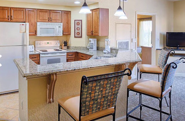 Cozy 1-bedroom condo in charming Orlando with WiFi, fitness room