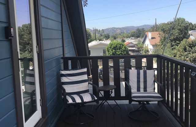 Cozy 1-bedroom/private bathroom/private entrance in Altadena/ Share Home.