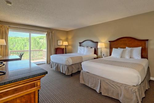 Cozy 1-Bedroom Retreat in Clayton GA with Two Queen Beds- KW 205