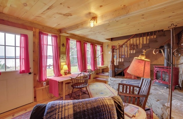 Cozy 1930’s-style Waterfront Maine Cabin w/ Dock!