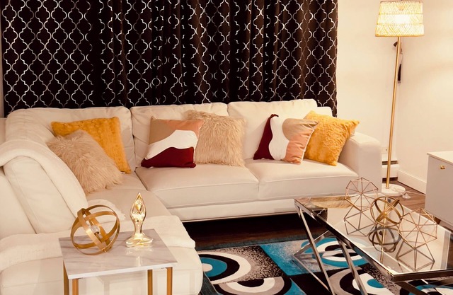 Cozy 1BD Condo unit at the Heart of Edmonton.