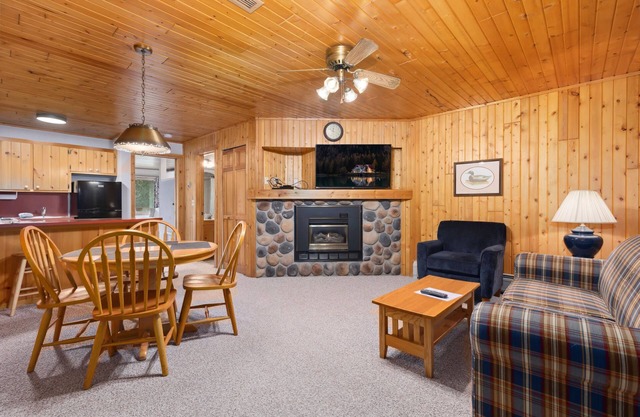 Cozy 1BR Condo w/ Balcony & Fireplace