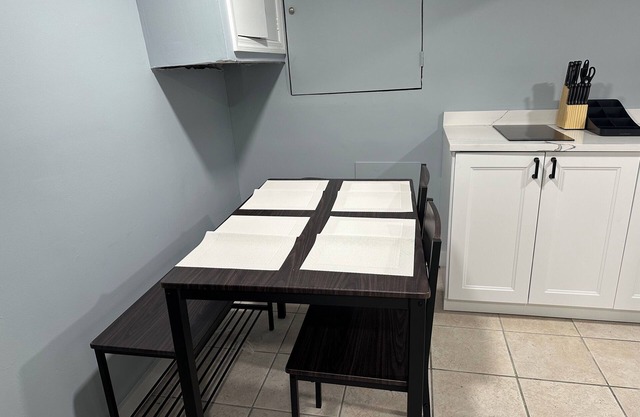 Cozy 2-bedroom apartment in welcoming West New York with WiFi, AC