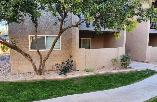 Cozy 2-bedroom condo with AC, pool, hot tub and fitness room in Phoenix