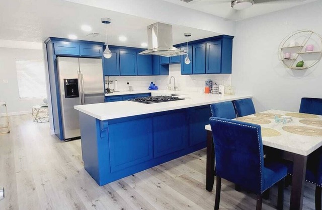 Cozy 2-bedroom + office condo in Bakersfield! Entire place for you