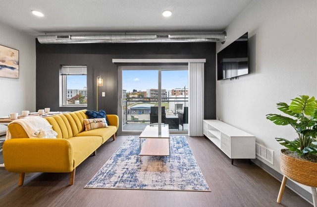 Cozy 2B1B w/ Coffee, Wi-Fi & Free Parking