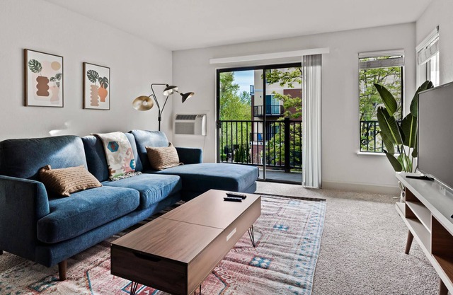 Cozy 2BR Apartment in Renton