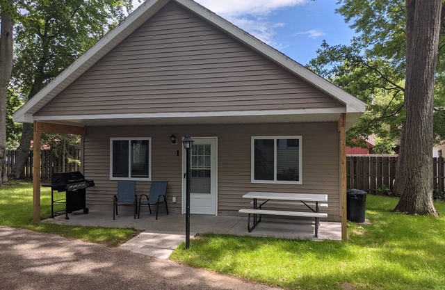 Cozy 3-bedroom cabin with lake view and access.