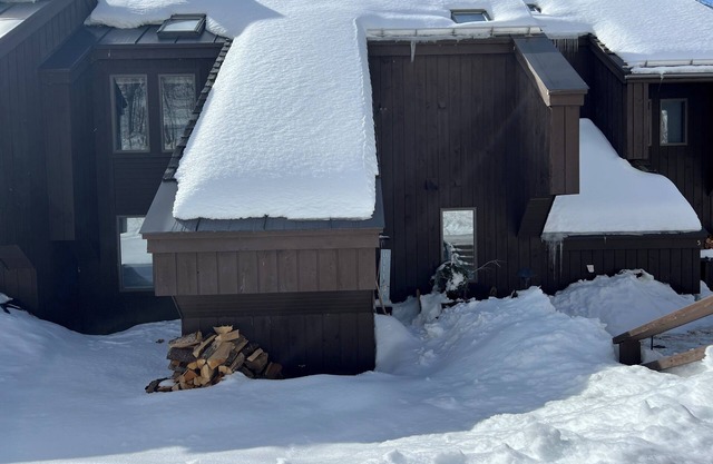 Cozy 3-bedroom condo located in Plymouth, VT . 12 miles to Okemo mountain-