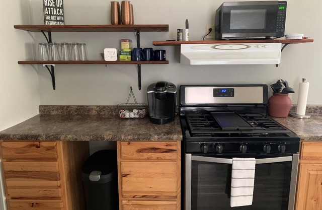 Cozy 3-bedroom mobile home in the Spring Creek Area just north of Pierre.