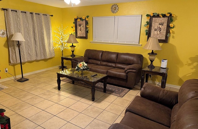 Charming Vintage and Cozy Getaway – 3BR / 2BA