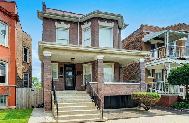 Cozy 4BR Home with Crib & Games, Nearby Sights