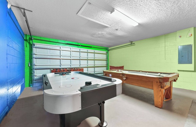 Cozy 4BR Pool Home w/ Game Room Near Disney