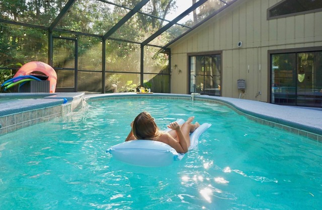 Cozy 5BR Beach house-Jacksonville-Pet friendly, Heated Pool/Hot Tub & Family Fun