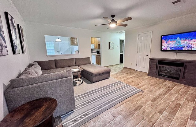 Cozy And Centrally Pet Friendly