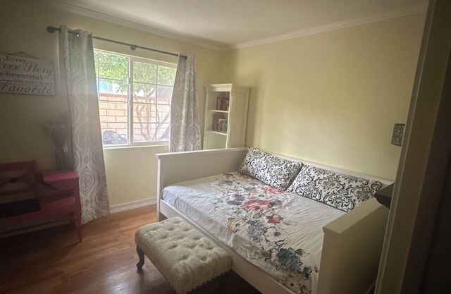 Cozy and charming house all you need is here Several relaxing area awaiting 4-U