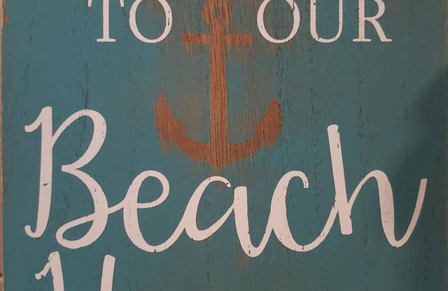 Cozy and Charming Studio with Private Deck Near Wrightsville Beach