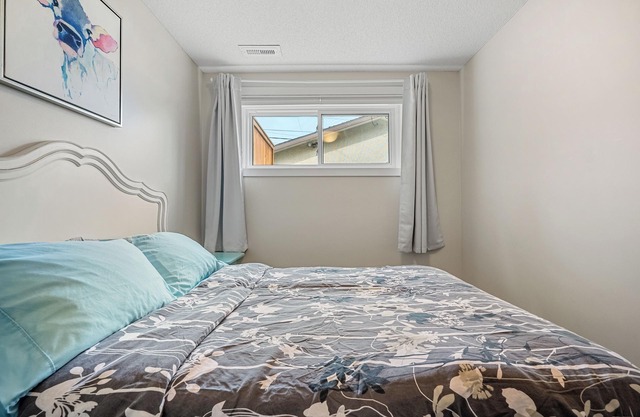 Cozy and Clean 2BR Basement Suite In The Heart of Calgary