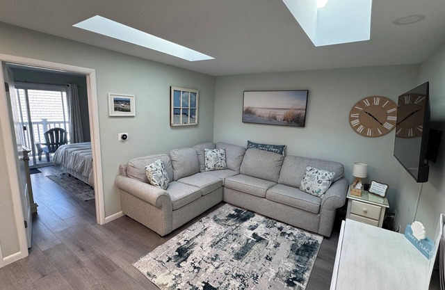 Cozy and Clean Boardwalk/Beach Block Condo with Parking and Pool