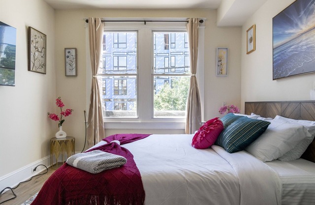 Cozy Apartment at Washington DC! Sun Filled & Comfortable!