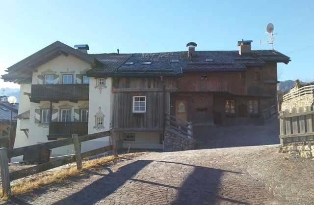 Acogedor apartamento con vistas a las montañas de los Dolomitas, wifi gratis y estacionamiento privado