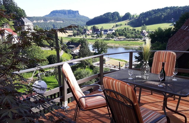 Acogedor apartamento con una gran terraza y vista panorámica.