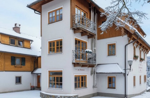 Cozy apartment with balcony near ski resorts