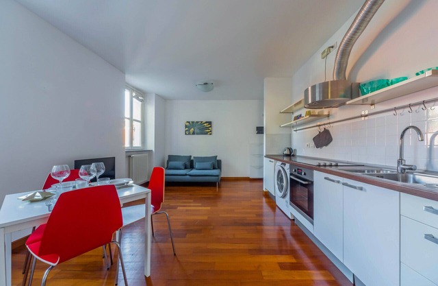 Cozy APT - 500 m from M3 Affori FN!