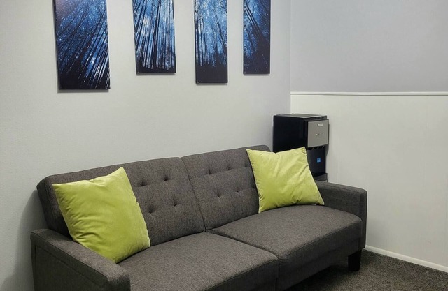 Cozy Basement near downtown & major highways