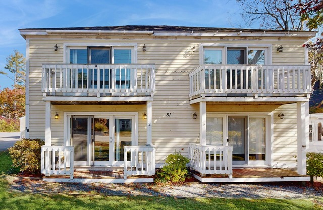 Cozy Beach Condo: Easy Walk to the Best Part of the Beach & Top Restaurants